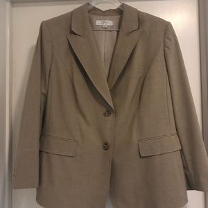 Tahari Arthur S. Levine tan women's pant suit